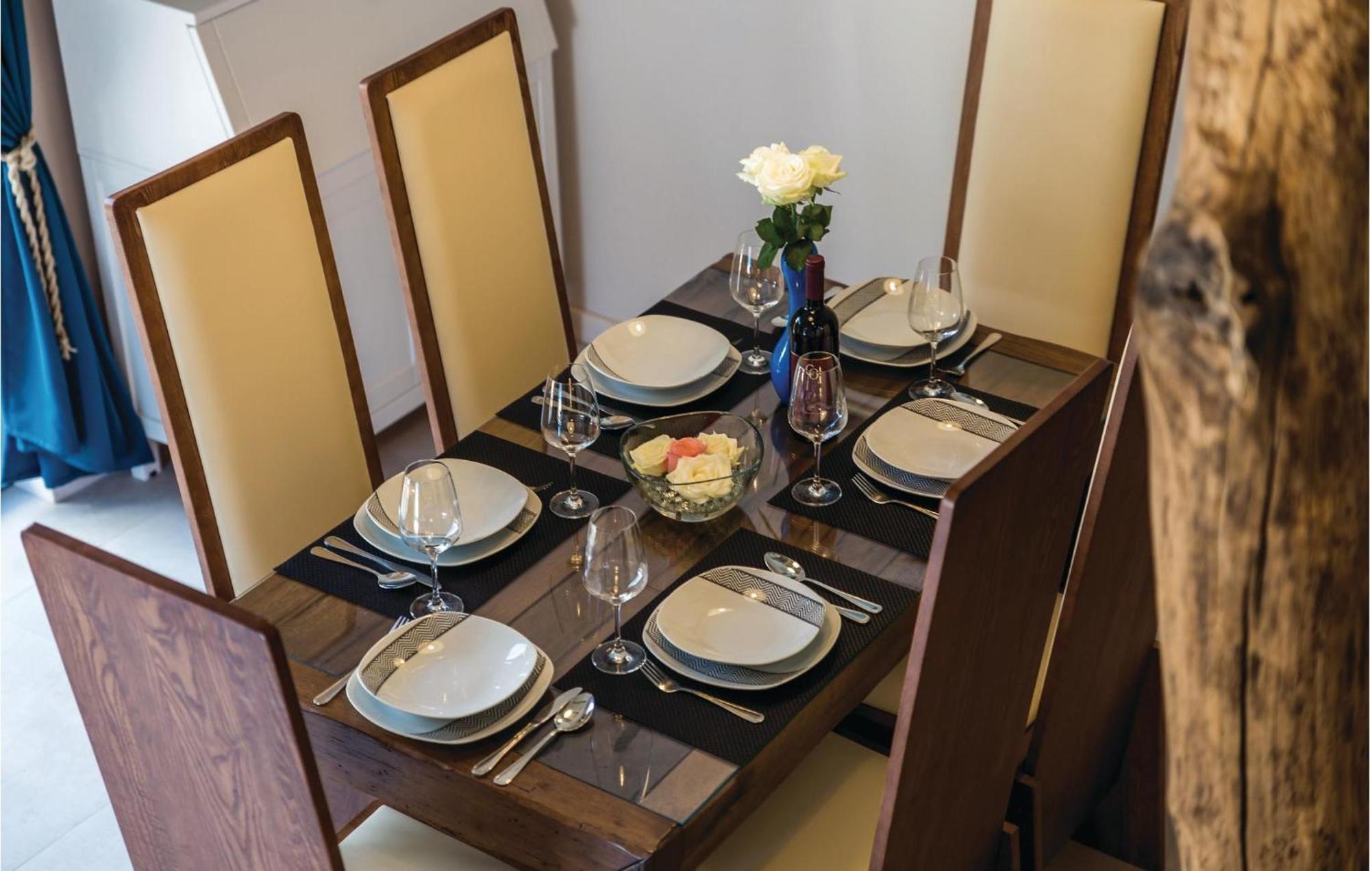 Stunning Home In Jurdani With Wifi Mucici Ngoại thất bức ảnh