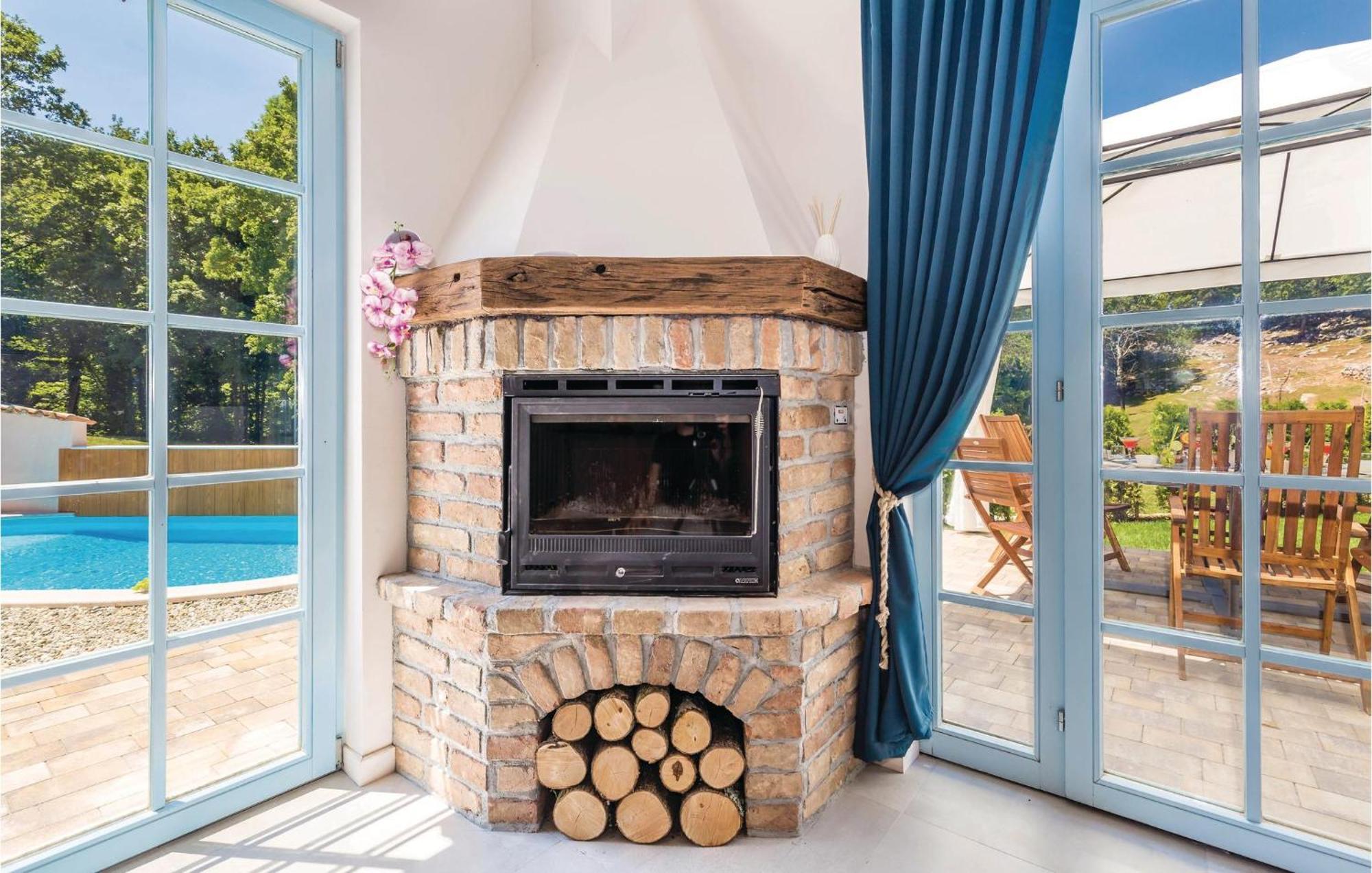 Stunning Home In Jurdani With Wifi Mucici Ngoại thất bức ảnh